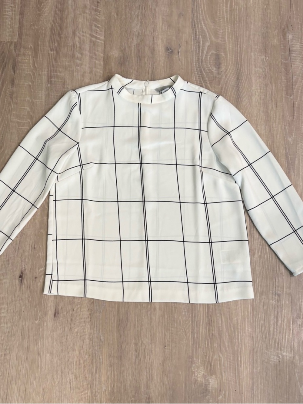 H&M Women’s Size 8 White Black Grid Blouse Long Sleeve Minimalist Top Windowpane